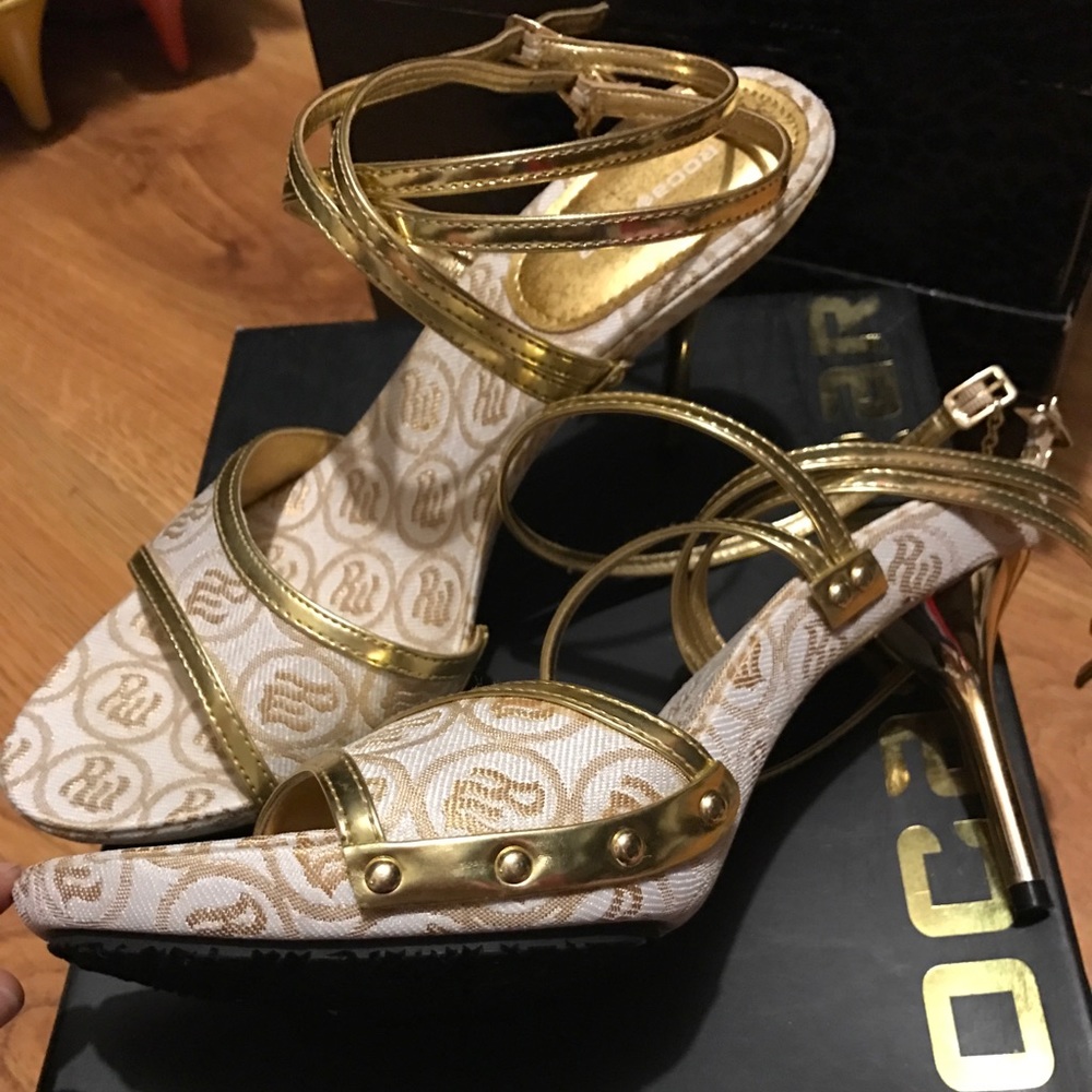 Women’s white and gold, size 10 heels, Roca Wear